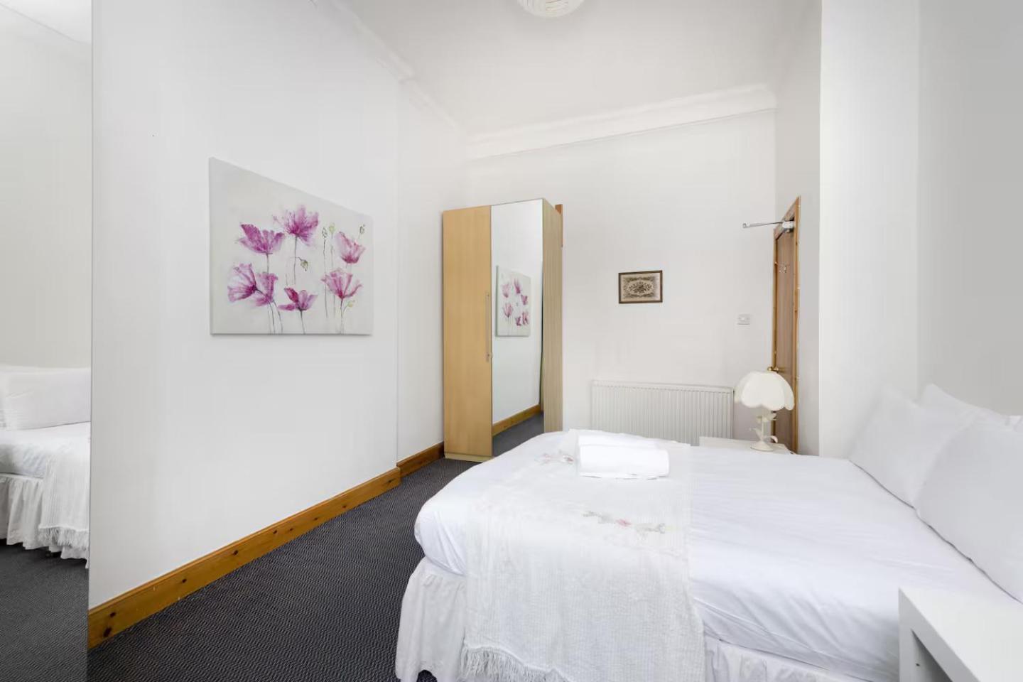 Joivy 3 Bed Flat In Old Town, Close To Grassmarket Edinburgh Exterior photo
