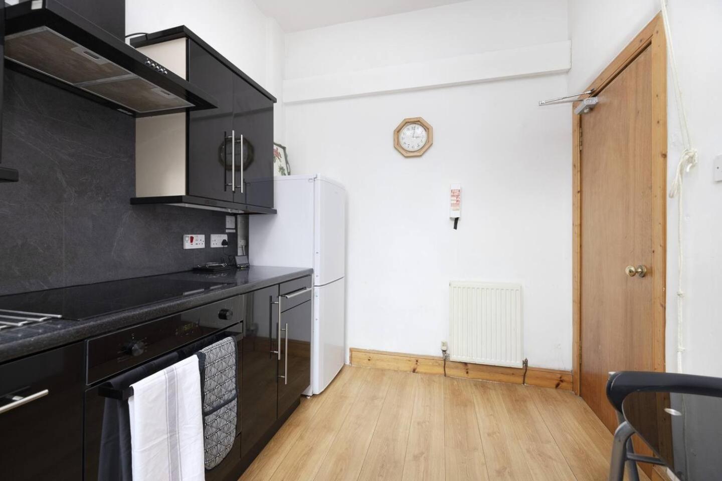 Joivy 3 Bed Flat In Old Town, Close To Grassmarket Edinburgh Exterior photo